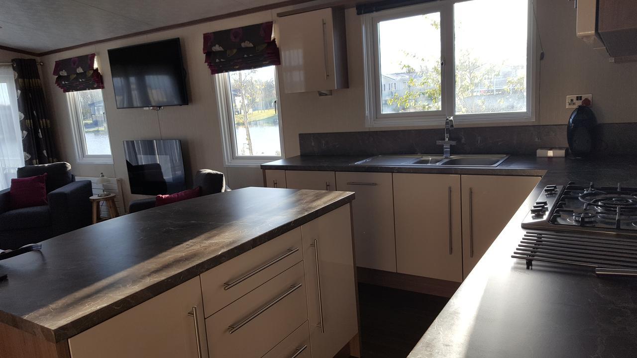 Luxury Lodge At Haggerston CastleBeal エクステリア 写真
