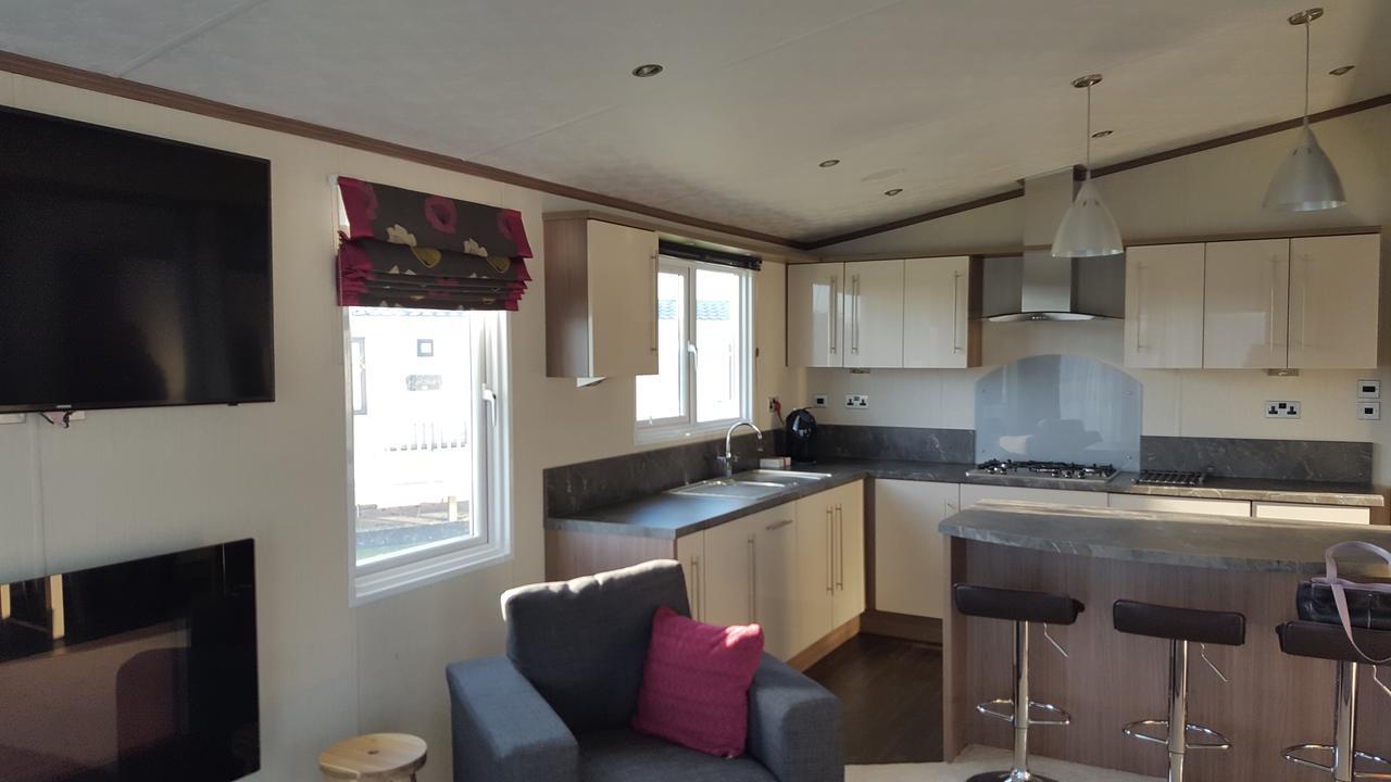 Luxury Lodge At Haggerston CastleBeal エクステリア 写真
