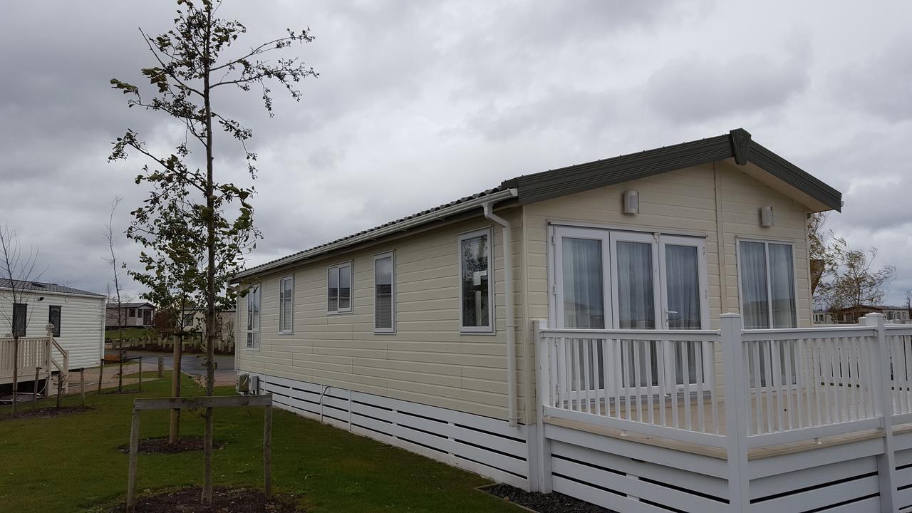 Luxury Lodge At Haggerston CastleBeal エクステリア 写真